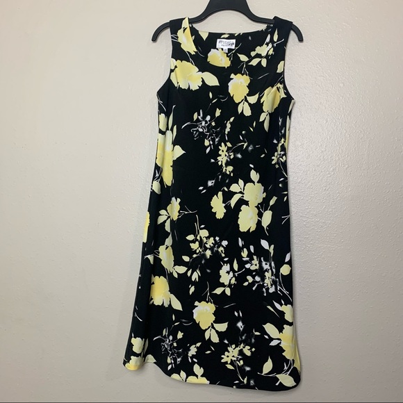 Studio I Dresses & Skirts - Floral elegant Studio I mid length dress petite
